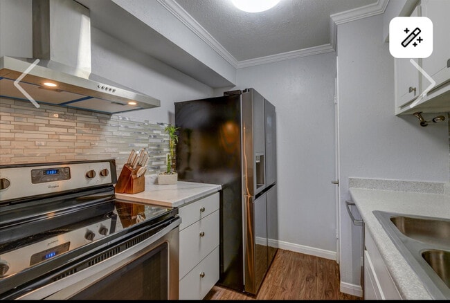 Modern kitchen - 3535 Nasa Pky