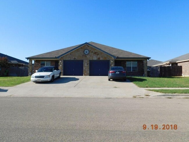 Building Photo - 1202 Cavalry Ln