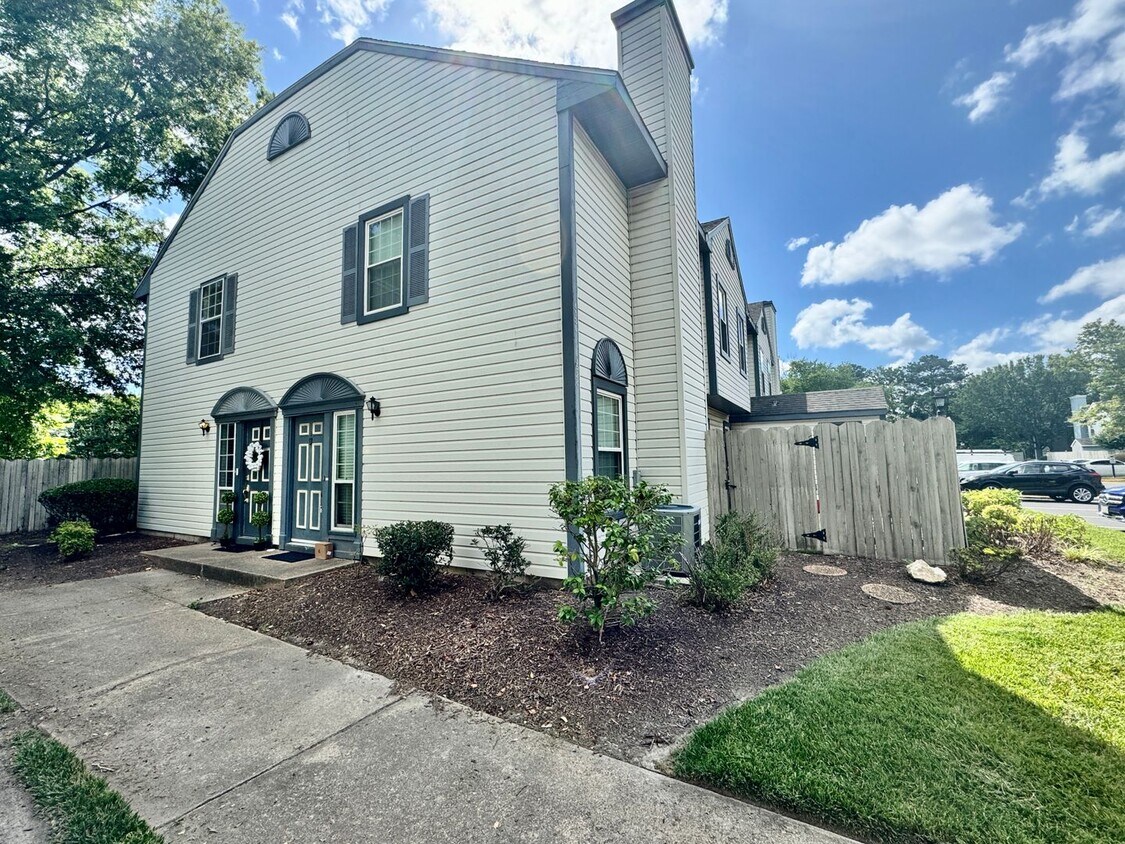 Primary Photo - Ready NOW! 2 Generous Master Suites w/Priv...