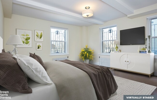 Building Photo - SPACIOUS 2-BED / 2-BATH ON PARK