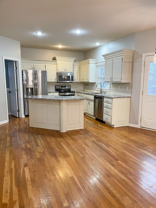 Foto del edificio - 13605 W 129th St