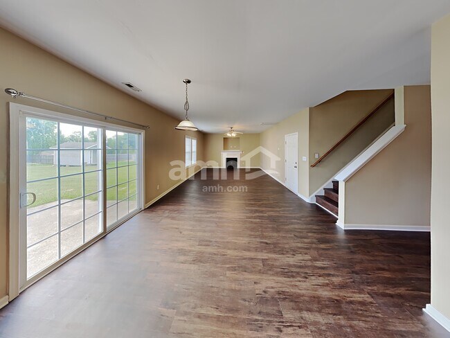 Building Photo - 813 S Hollybrook Rd