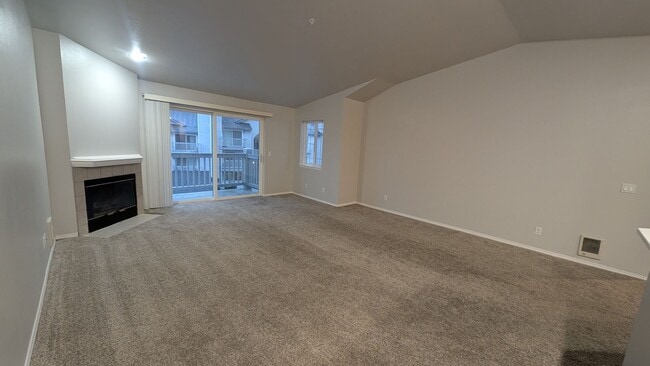 Building Photo - Spacious 2 Bedroom Condo - Across from Silver Lake