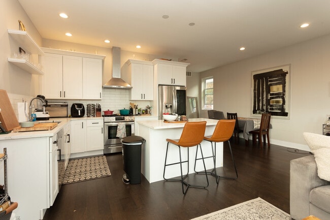 Building Photo - 1906 S Loomis St