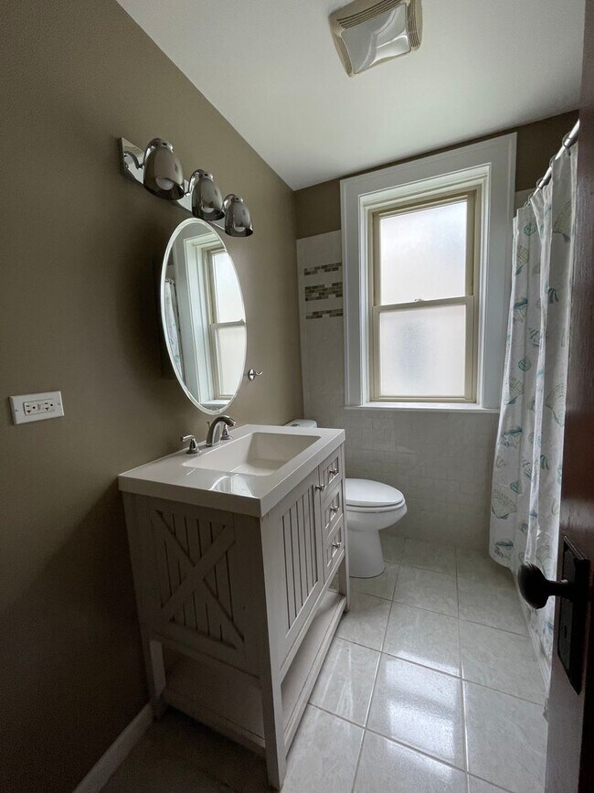 Building Photo - 3227 N Albany Ave