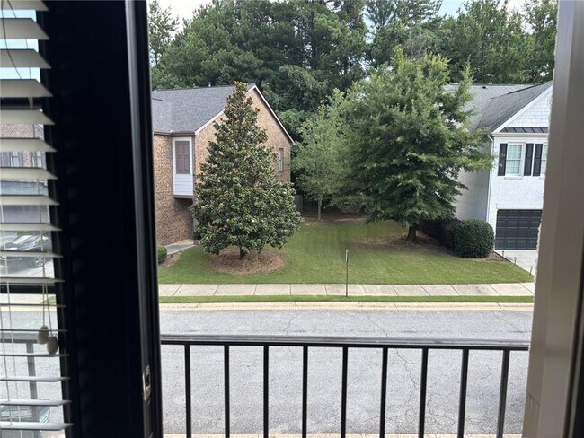 Foto del edificio - 1658 Oakbrook Lake Dr NW