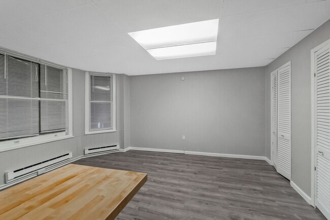 Building Photo - 1901 W Broad St