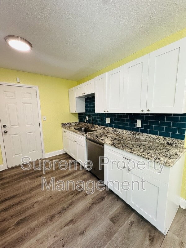 Building Photo - 811 21st St S