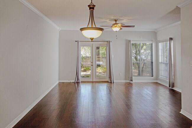 Foto del edificio - 2713 Bay Club Dr