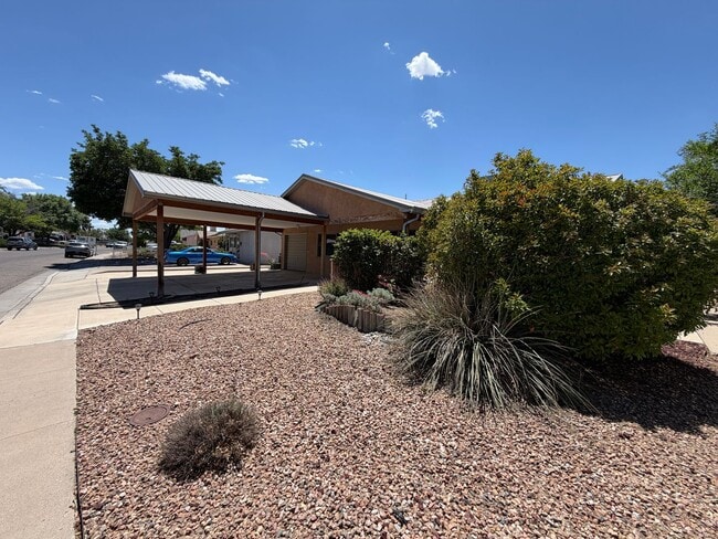 Building Photo - 2,800Sq Foot, 5 Bedroom Single Story Home Available Near Eubank Blvd NE & Copper Ave NE!