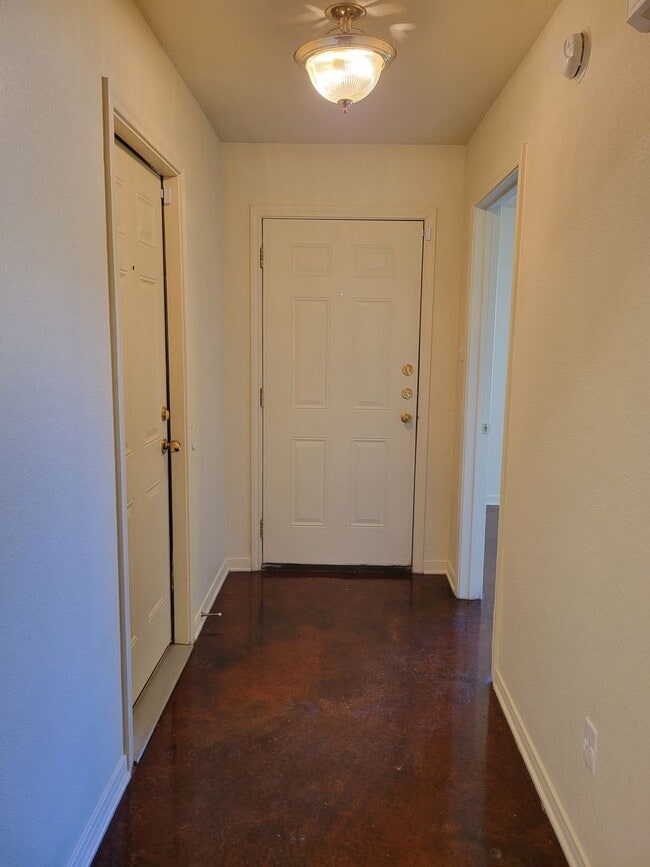 Building Photo - 1611 Libby Ln