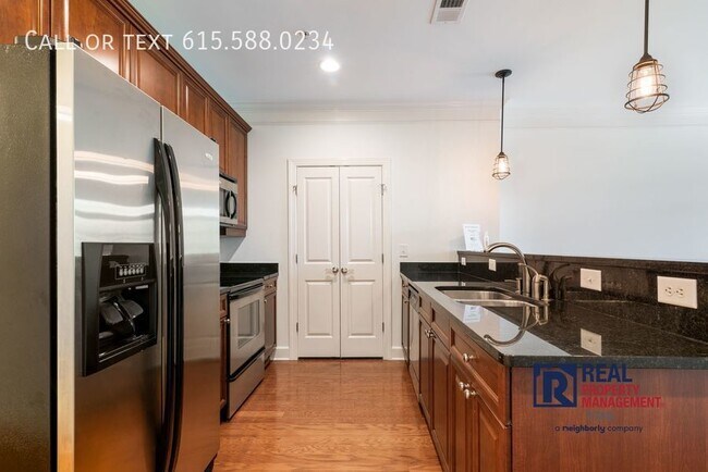 Foto del edificio - NEW PRICE! Make West End Your New Address ...