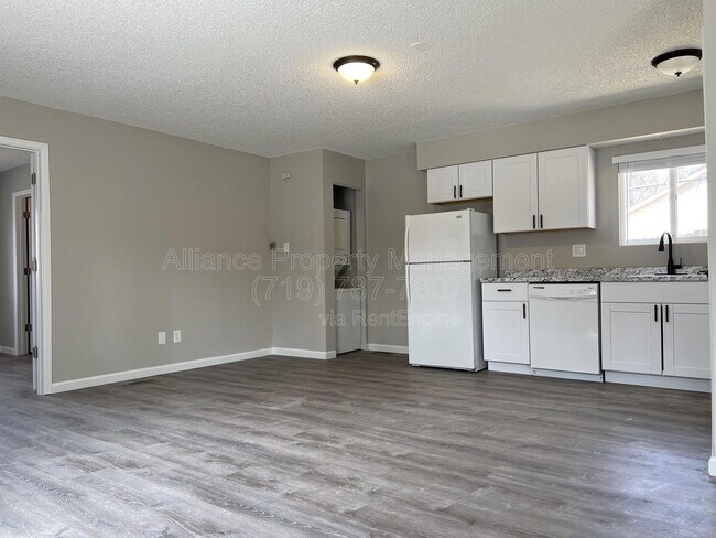 Foto del edificio - 2458 E Willamette Ave