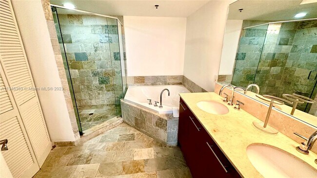 Foto del edificio - 2641 N Flamingo Rd