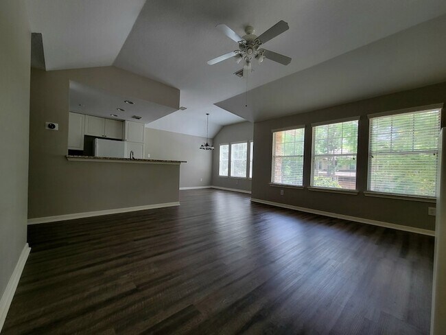Foto del edificio - 77 Woodlily Pl