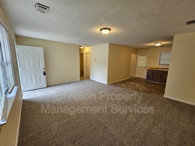 Building Photo - 115 Jay Ln