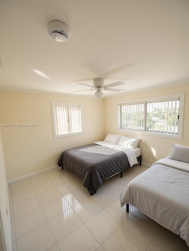 Foto del edificio - 261 NE 40th St