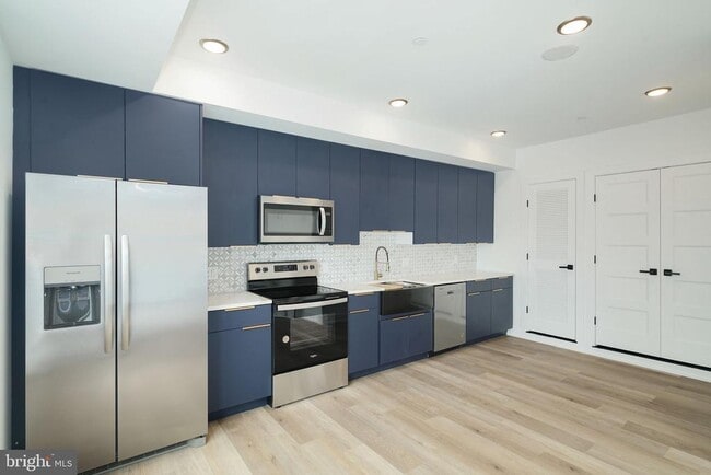 Foto del edificio - 2000 N Front St