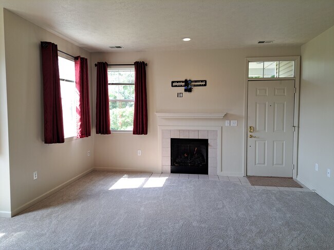 Building Photo - 1021 Eagle Pointe Dr