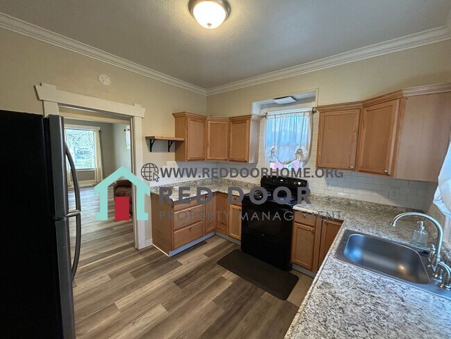 Building Photo - Cozy 2-Bedroom Home with Fenced Yard & Pet...