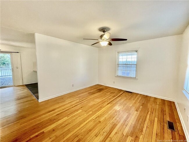 Building Photo - 3522 Thomas Dr