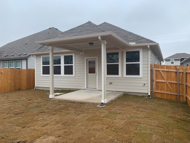 Rear fenced yard and covered 10x10 patio - 12116 Coyote Call Way