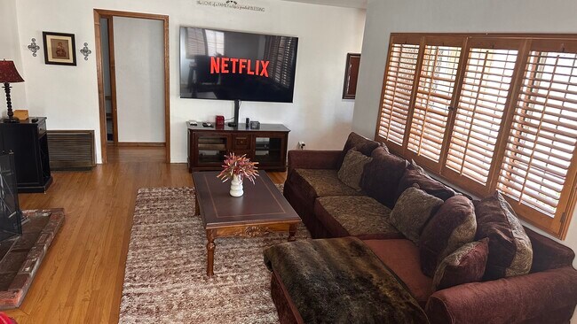 Foto del edificio - 5965 Wilbur Ave