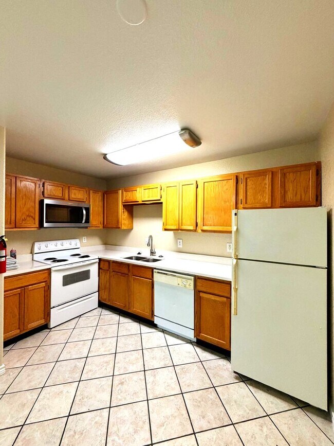 Building Photo - 2302 Wales Cir