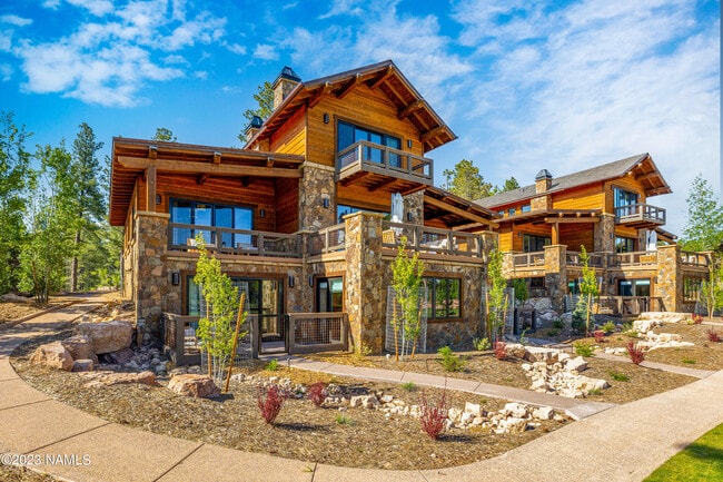 Building Photo - 3000 S Clubhouse Cir