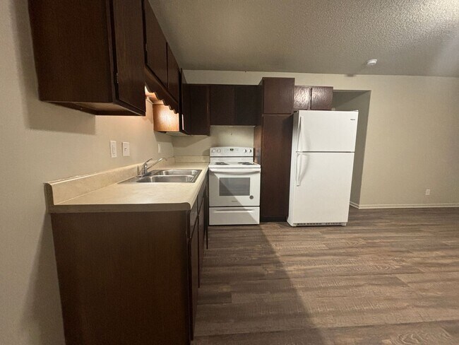 Foto del edificio - Renovated 1 Bed, 1 Bath Apartment at the Brookside Apartments!