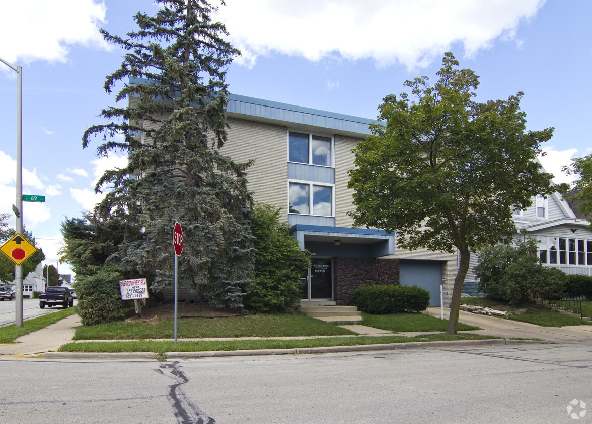 Building Photo - 1667 S 69th St