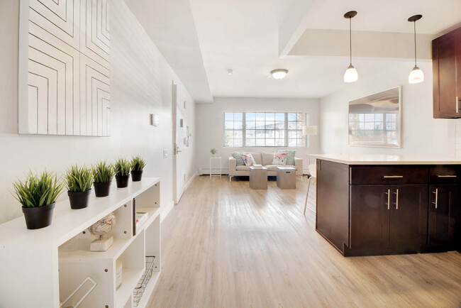 Building Photo - 303 Beach 65th St