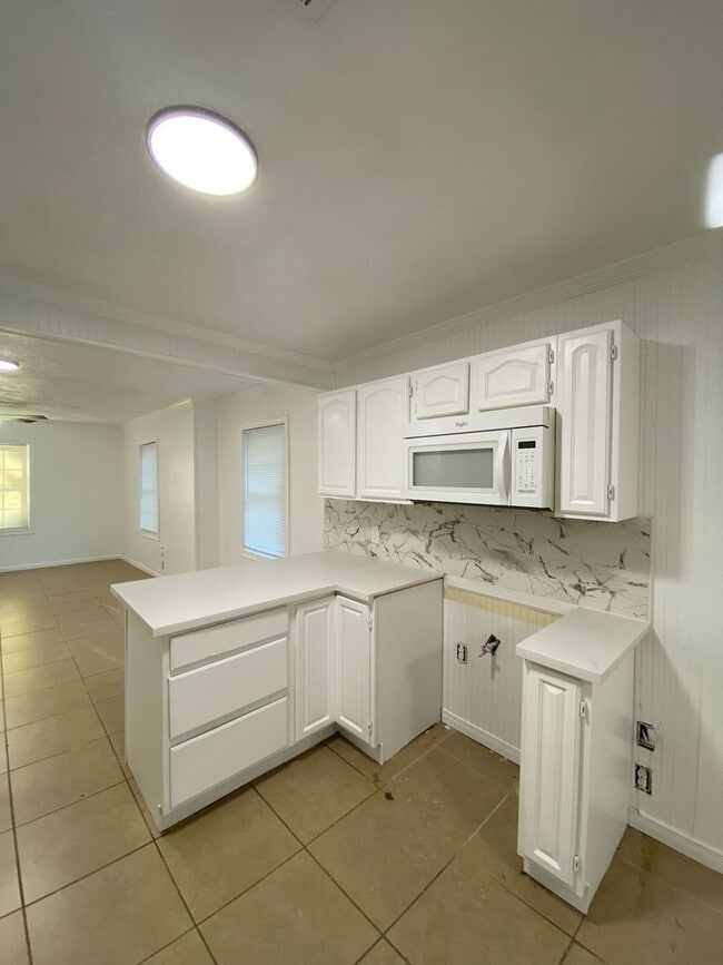 Building Photo - Affordable 2 Bed / 1 Bath Rental in Port N...
