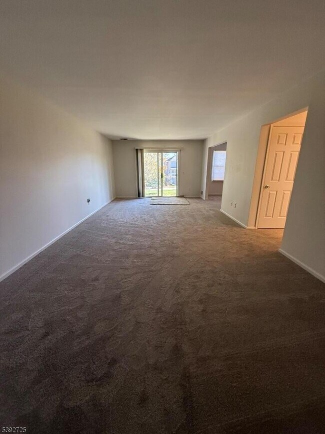 Foto del edificio - 5111 Austin Ct