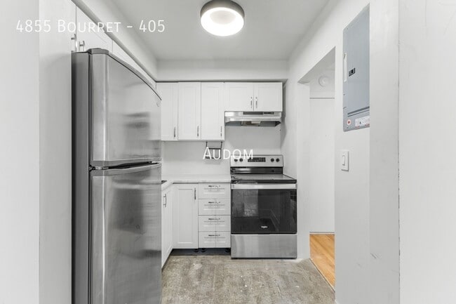 Building Photo - 4855 Av Bourret