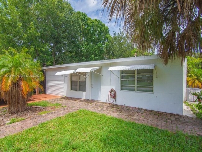 Building Photo - 1650 5th Ave