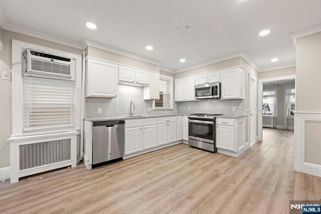 Foto del edificio - 197 Maple Ave