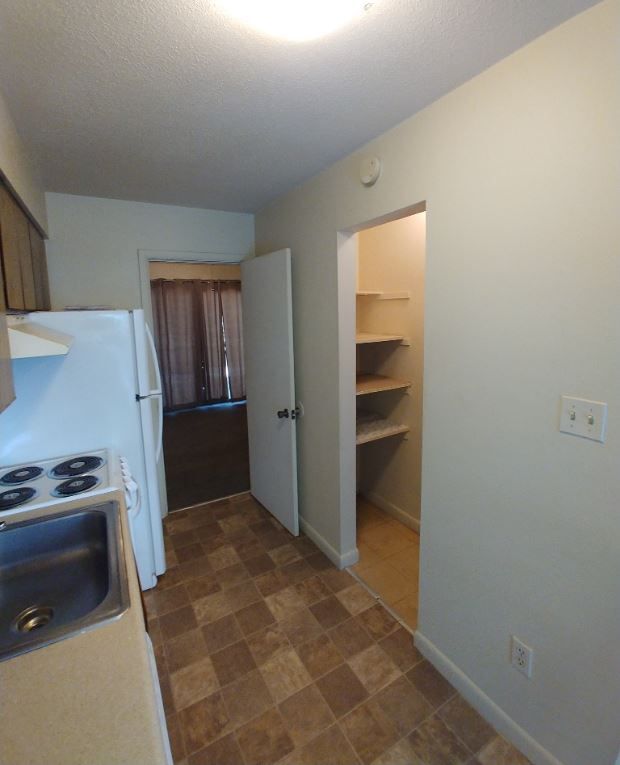 Building Photo - Cozy 1 Bedroom / 1 Bathroom at Wilshire Villa