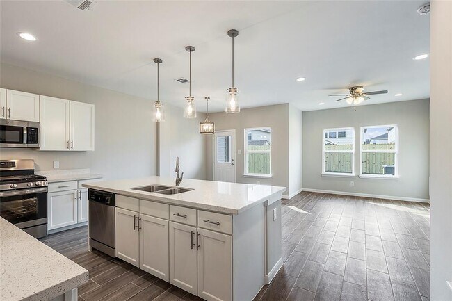 Building Photo - 15010 Eagle feather ct.