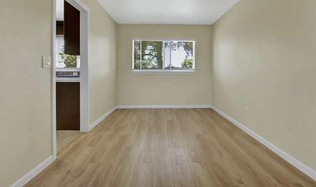 Building Photo - Open House Saturday 3/30/24 From 11:30-12:...