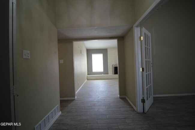 Building Photo - 351 Duanesburg St