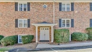 Building Photo - 910 McAlway Rd