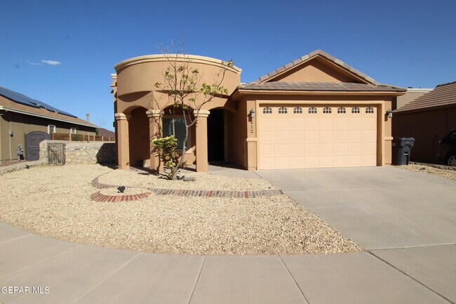Building Photo - 812 Desert Sky Dr
