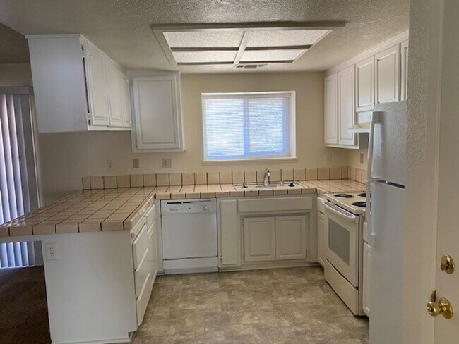 Foto del edificio - 11212 Torrey Pines Dr
