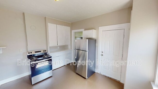 Building Photo - 808 Huffman Ave