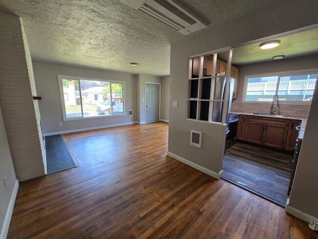 Building Photo - 1214 20th Ave