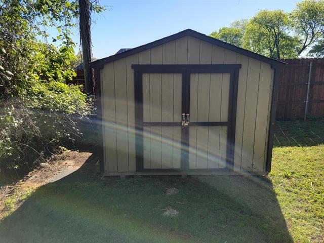 Building Photo - 3159 Southlake Park Dr