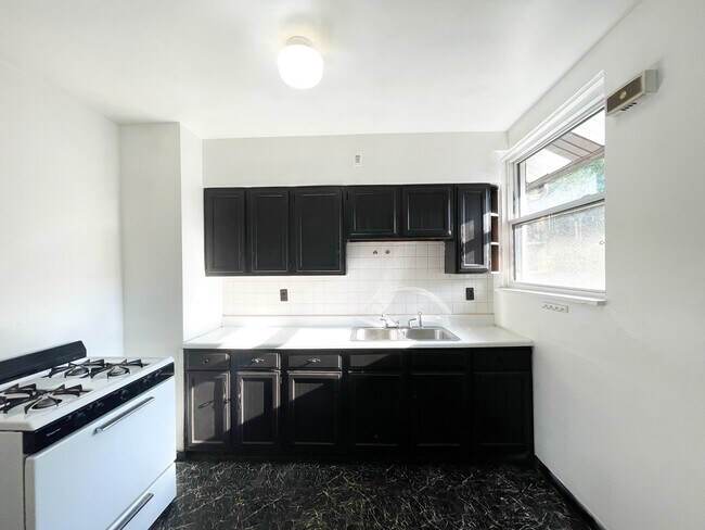 Foto del edificio - 5724 Beacon St