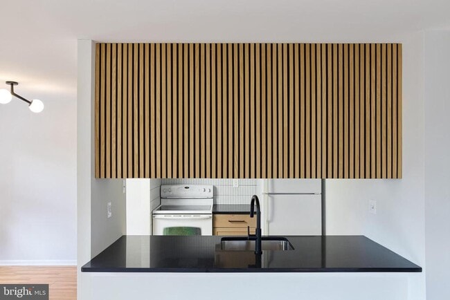 Foto del edificio - 737 Timber Ln