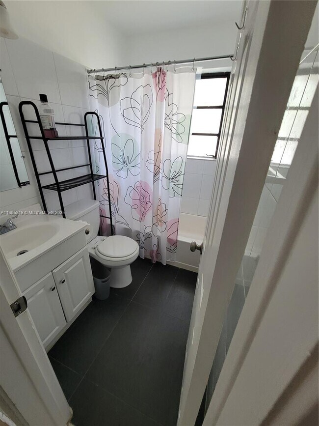 Foto del edificio - 485 NE 34th St